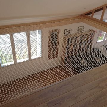 pose d'un filet suspendu mezanine avec structure bois
